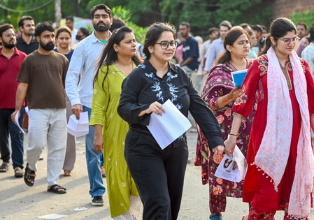 NEET-PG 2026: SC issues notice on plea seeking candidate-wise disclosure of questions, options, and answers