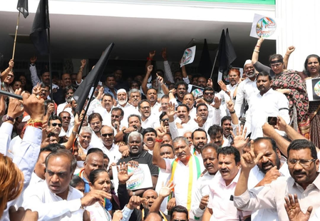 SIR protest: K’taka Cong observes ‘black day’ over Delhi Police action against Rahul, Priyanka