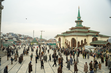 Thousands attend Urs of Sheikh Nooruddin Wali at Chrar-e-Sharief shrine