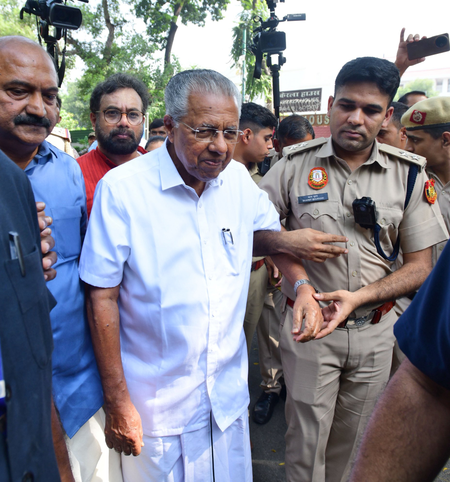 CMRL-Exalogic case: All eyes on SC as Pinarayi Vijayan, family faces twin probes