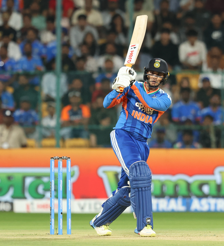 Abhishek was a bit below par by his standards: Aakash Chopra