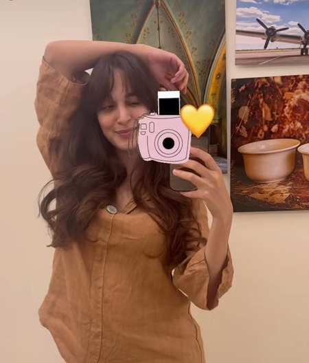 Mommy-to-be Kiara Advani flaunts her new look in a baggy shirt to keep baby bump out of sight