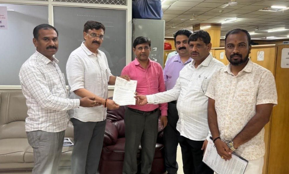 K’taka MLC Election: JD(S) Accuses Congress Candidate Puttanna of Poll Code Violation Over Barcode Coupons to Teachers
