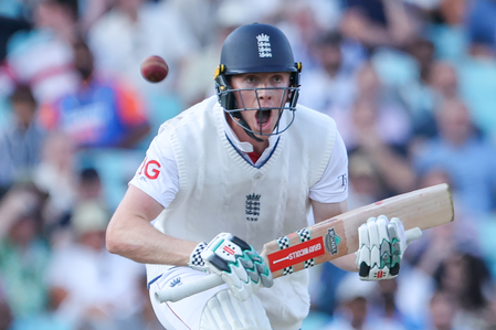 Zak Crawley signs one-year Kent extension after losing England central contract